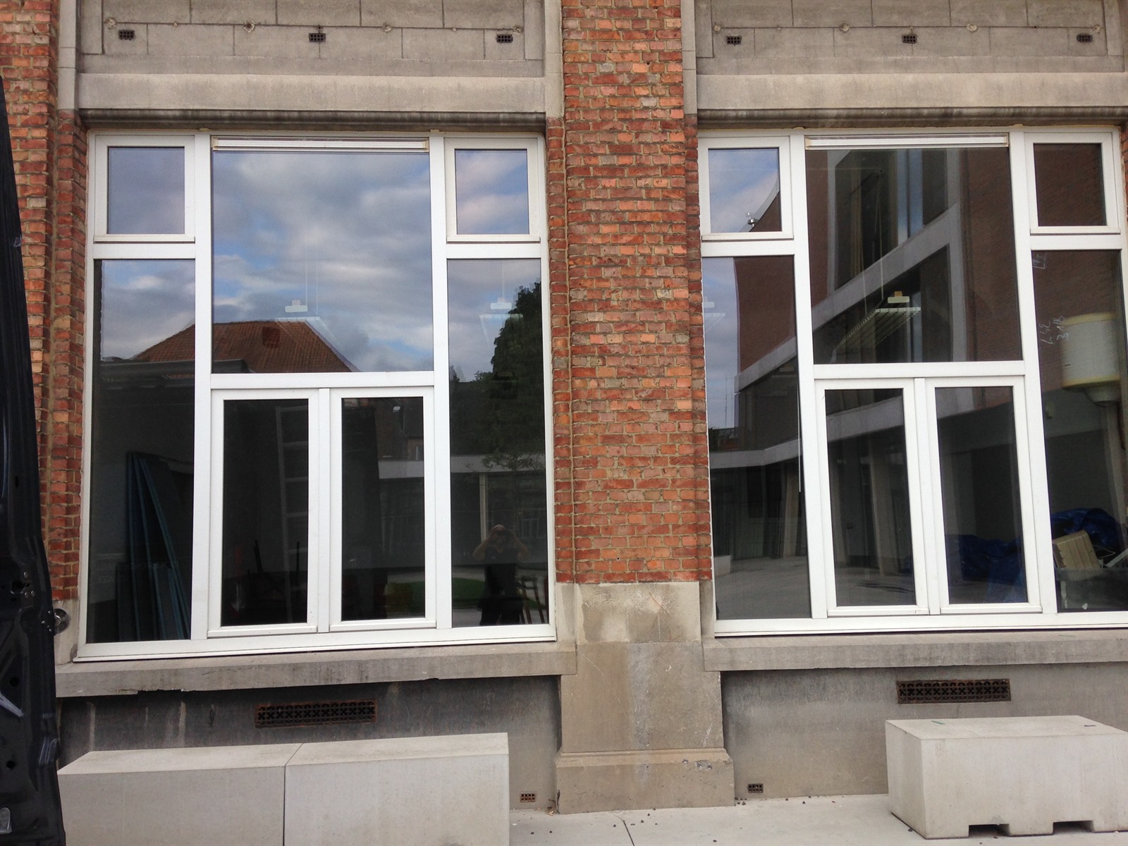 binnenbeglazing
buitenbeglazing
zonwerend glas
geluidswerend glas
inbraakwerend glas
hoogrendementsglas
premie hoogrendementsglas
ruit vervangen
winkelraam vervangen
kantoorruit vervangen
kantoorruit kapot
winkelruit kapot
gebroken glazen deur
beglazing vervangen
glas vervangen in bestaande ramen
